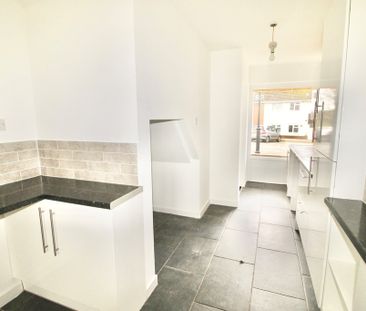 3 bedroom Three Bedroom House to rent - Photo 5