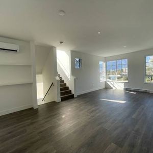 3 bedroom + Den, 3.5 Bath - Sea & Sky (ID 402) - Photo 2