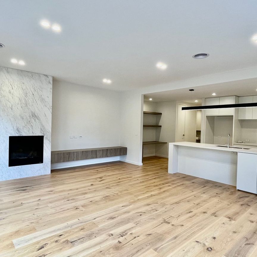 Modern Townhouse for Lease in Burwood East - Photo 1