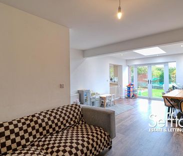 3 bedroom semi-detached bungalow to rent - Photo 1