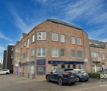 VERNIEUWD APPARTEMENT MET 2 SLAAPKAMERS EN PARKING IN HET CENTRUM V... - Photo 1