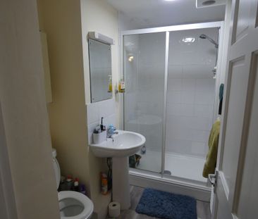 2 bed Apartment - To Let - Photo 6