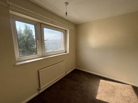 Price £1,100 pcm - Available Now - Unfurnished - Photo 5