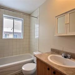 1 room apartment of 250m² in Saguenay - Photo 2