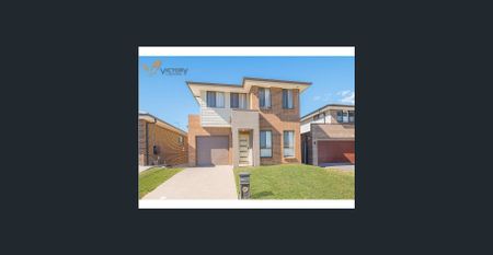 Great 5Bedroom House with Tiles Flooring. Family Haven set in Schofields! - Photo 3