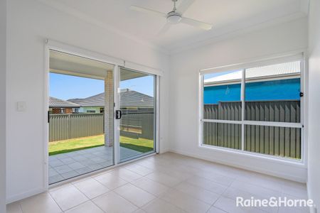 Modern Three-Bedroom Home in a Prime Location - Photo 4