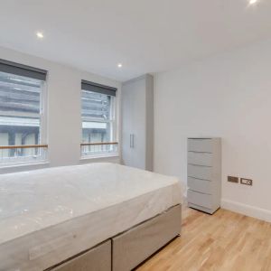 2 bedroom flat in London - Photo 2