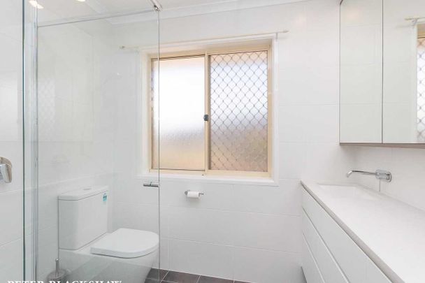 IMPRESSIVE FAMILY HOME IN CULDESAC LOCATION - Photo 1