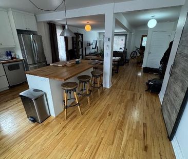 1er mois GRATUIT - 4 1/2 rénové - Semi-meublé - Haut de duplex - Vi... - Photo 3