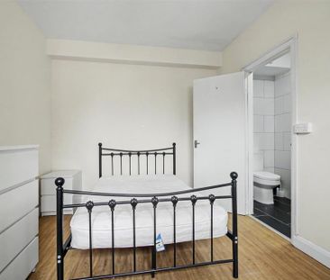 Semi detached house to rent - Photo 4