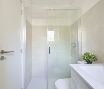 Room in a shared 6-bedroom apartment for rent in Lisbon - Photo 3
