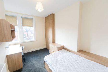 Manor Drive, Leeds - Photo 4