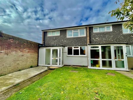 3 bedroom end of terrace house to rent - Photo 2