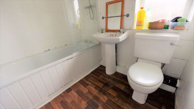 4 bedroom House in Langdale Gardens, Leeds - Photo 1