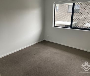 3 BEDROOM TOWNHOUSE - Double Garage, Air Cons, Pets Welcome - Photo 2
