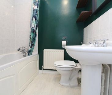 3 bedroom end of terrace house to rent - Photo 6