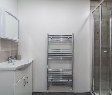 2 Bed Flat, Llanvanor Road, NW2 - Photo 3