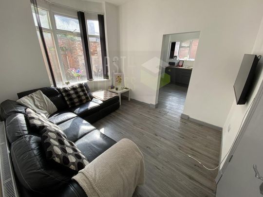 5 bedroom terraced house to rent - Photo 1