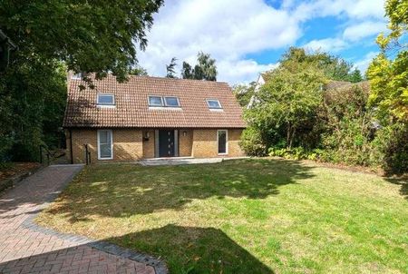 Waverley Drive, Chertsey, Surrey, KT16 - Photo 2