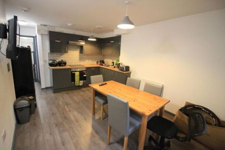 5 bedroom terraced house to rent - Photo 4