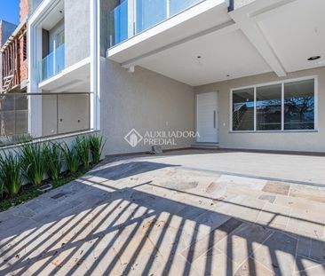 Casa com 3 quartos e 195m² para alugar em Jardim Itu, Porto Alegre. - Photo 1