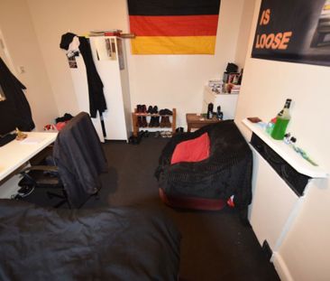 3 bedroom House in Wrangthorne Place (3 BED), Leeds - Photo 4