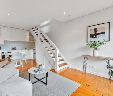 Quiet & Stylish Townhouse in the Heart of Carlton North - Photo 5