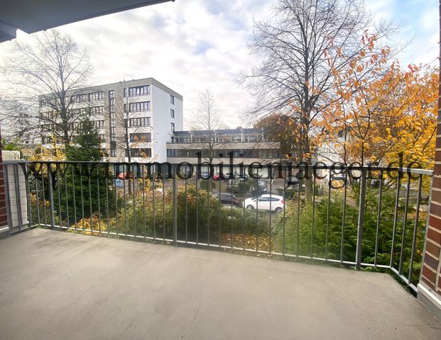 Zentrales Garstedt beim EKZ Herold-Center - Etagenwohnung mit Balkon, Duschbad, TG-Platz mögl. 1.OG - Photo 1