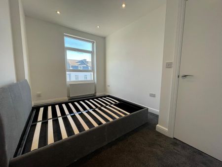 4 bedroom flat to rent - Photo 3