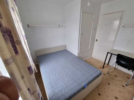 4 Bed Student Accommodation - Photo 4