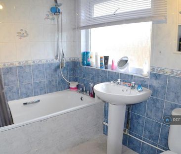 3 bedroom semi-detached house to rent - Photo 6