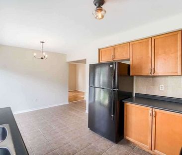 For Lease - 256 Brisdale Drive, Brampton, Ontario - Photo 4