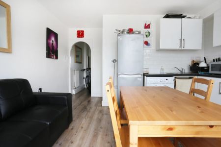 Burley House – Room 2 - Photo 2