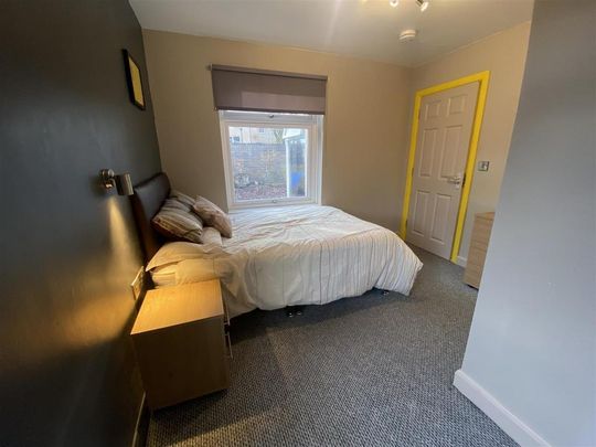 1 bedroom in a house share to rent - Photo 1