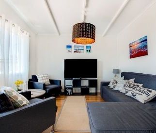 A Charming Peninsula Retreat - Photo 1
