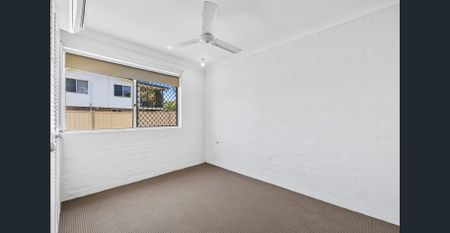 Freshly Renovated 2-Bedroom Unit - Mowing Included! - Photo 2