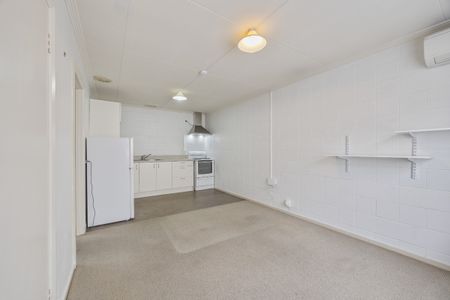 Private & Convenient St Kilda Living - Photo 3