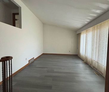 For Lease - 129 Ernest Avenue, Toronto, Ontario - Photo 4