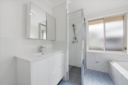 Large 5 Bedroom Family Home - Photo 4