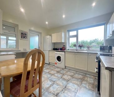 3 bedroom Detached Bungalow to let - Photo 6