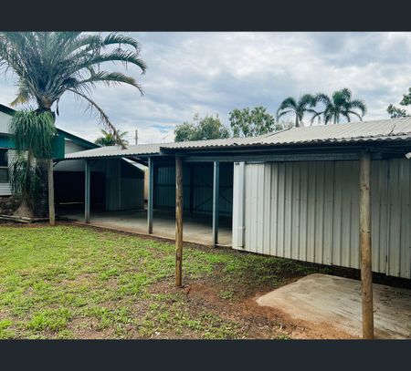 5 Watkins Street, Moranbah, Qld 4744 - Photo 2