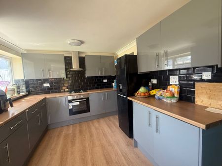 Room in a Shared House, Burgess Road, SO16 - Photo 5