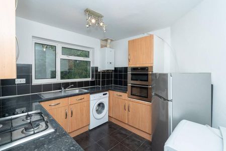2 bedroom maisonette to rent - Photo 4
