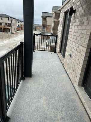 For Lease - 53 Pumpkin Corner Crescent Unit# 2, Barrie, Ontario - Photo 1