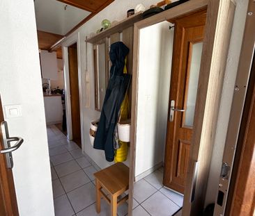 Charmant appartement de 2.5 pièces partiellement meublé - Photo 2