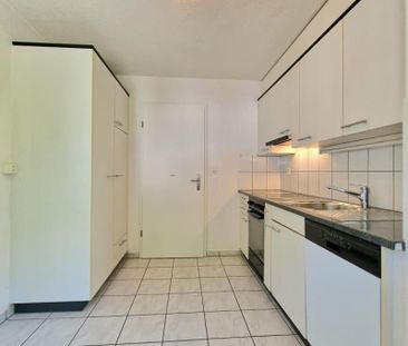 "Grossräumige Wohnung mit zwei Balkonen in zentraler Gegend - 1. Mo... - Photo 1