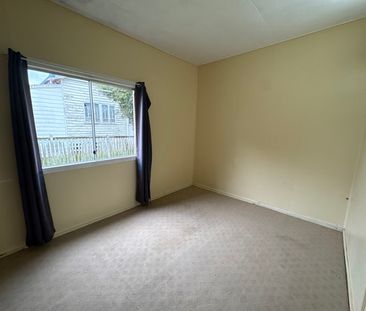 Family home with large backyard and shed - Photo 5