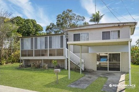 34 Maple Street, Kingston QLD 4114 - House For Rent - $590 | Domain - Photo 3