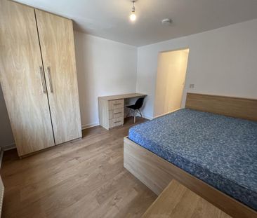 5 bedroom semi-detached house to rent - Photo 1