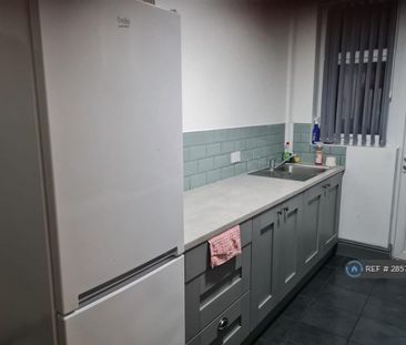 1 bedroom in a house share to rent - Photo 5